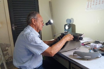 O maravilhoso ofício de consertar máquina de escrever ainda resiste